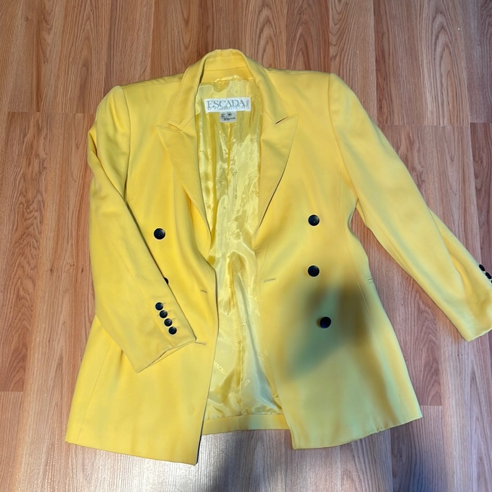 🟡Yellow Vintage ESCADA Blazer